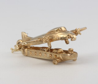 A 9ct yellow gold aeroplane charm 3.3 grams