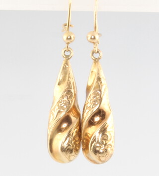 A pair of 9ct yellow gold earrings 2.2 grams