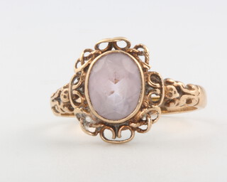 A 9ct yellow gold amethyst ring, 2.4 grams, size I