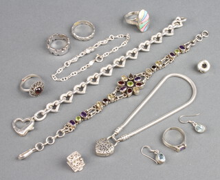A quantity of silver jewellery, 100 grams