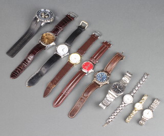 A quantity of minor wristwatches 