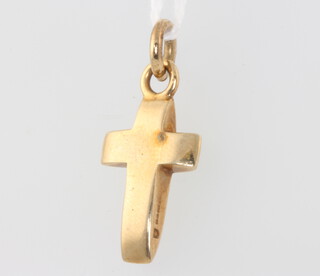 A 9ct yellow gold cross pendant, 4 grams