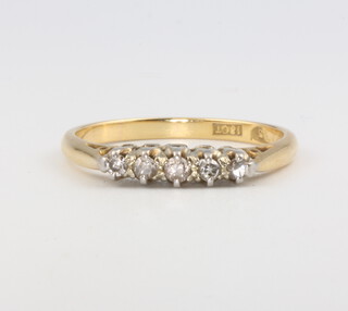 An 18ct yellow gold 5 stone diamond ring size P 1/2, 3.1 grams 