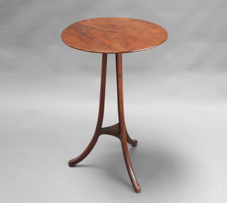 A circular Art Nouveau mahogany snap top table raised on 3 outswept supports with shaped undertier 72cm h x 46cm diam. 