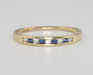 A 9ct yellow gold paste set ring, size S 