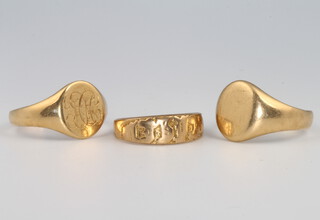 Two 18ct yellow gold signet rings 14 grams and a yellow gold ring 3 grams, sizes P, S and O 