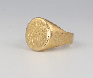 A gentleman's 18ct yellow gold signet ring with engraved monogram, size M 1/2, 5 grams 