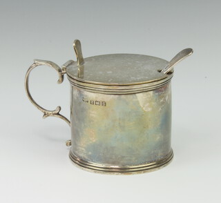 A circular silver mustard pot with S scroll handle, Birmingham 1917, 136 grams 