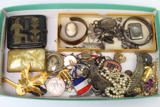 A silver vesta case, minor silver jewellery and other costume jewellery 