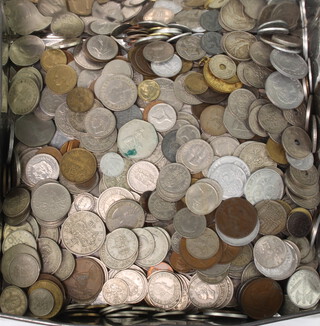 A large quantity of mainly UK coinage 