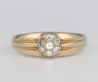A gentleman's 9ct yellow gold diamond cluster ring, approx. 0.25ct, 5.2 grams, size U 1/2 (one stone missing) 