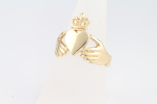 A 9ct yellow gold Claddagh ring, size T 1/2, 4.5 grams 