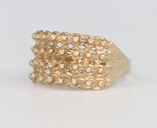 A gentleman's 9ct yellow gold keeper ring 3.5 grams, size R