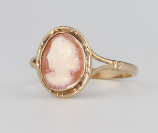 A 9ct yellow gold cameo ring 1.8 grams, size N 