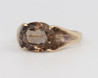 A 9ct yellow gold smoky quartz ring 3.3 grams, size J 