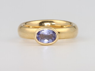 An 18ct yellow gold tanzanite ring 8.7 grams, size L 