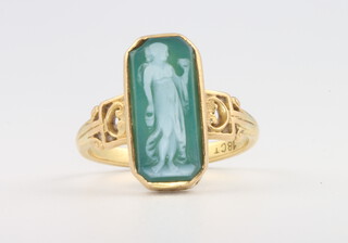 A 14ct yellow gold carved cameo ring 4.8 grams, size P 