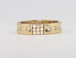 A 14ct yellow gold paste set ring, 4.1 grams, size P 