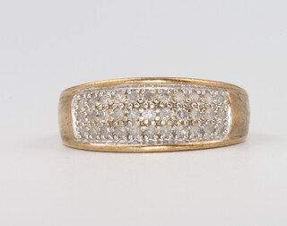 A 9ct yellow gold diamond ring, 3.5 grams, size S 