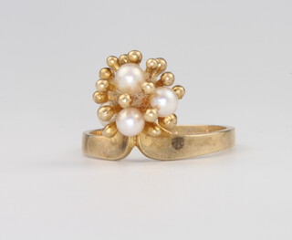 A 9ct yellow gold pearl ring, 3 grams, size L 