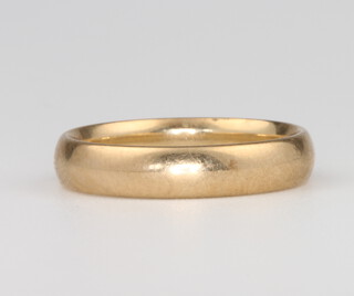 A 9ct yellow gold wedding band 2.9 grams, size L 1/2