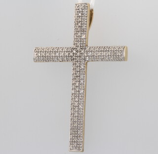 A 9ct white gold diamond cross pendant 3.9 grams, 45mm