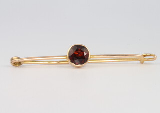 A 9ct yellow gold garnet bar brooch, 3 grams 