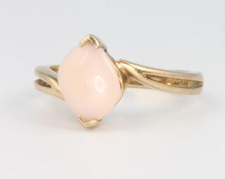 A 9ct yellow gold hardstone ring 2.7 grams, size N 