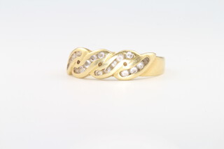 An 18ct yellow gold paste set ring 5.2 grams, size S