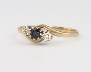 An 18ct yellow gold 3 stone diamond and sapphire ring, 1.6 grams, size R 