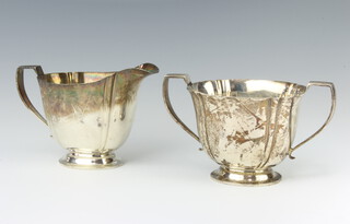 A silver cream jug and 2 handled sugar bowl on spreading foot, Birmingham 1935, 396 grams