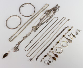 A silver necklace and minor silver jewellery, 144 grams 