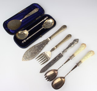 A pair of Edwardian silver plated fish servers and minor cutlery 