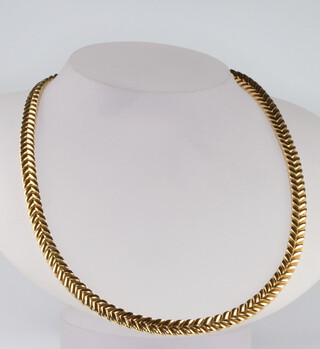 A yellow gold flat link necklace 30 grams, 42 cm 