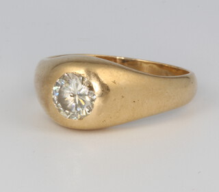 A gentleman's 18ct yellow gold single stone diamond ring approx. 1.0 ct, size U, 12 grams 