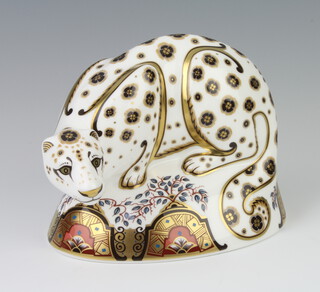 A Royal Crown Derby Imari pattern paperweight - snow leopard with gold stopper 12cm 