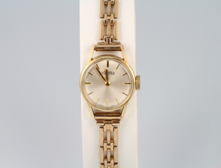 A lady's 9ct yellow gold Roamer wristwatch, gross 14.3 grams 