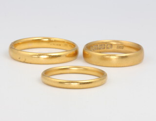 Three, 22ct yellow gold wedding bands, 13.6 grams, sizes N, N 1/2 and S 