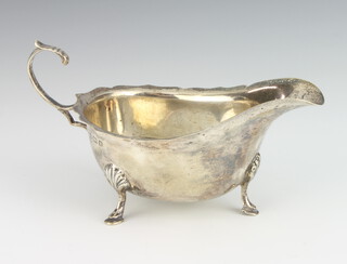 A silver sauce boat with S scroll handle and hoof feet Birmingham 1937, 112 grams 