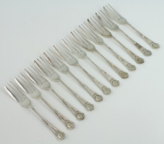 A set of 12 silver cake forks Sheffield 1925, 226 grams 