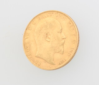 A gold sovereign, 1909