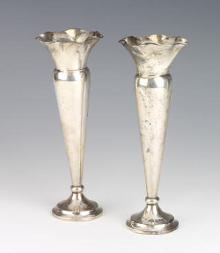 A pair of silver tapered posy vases Birmingham 1917, 21cm 