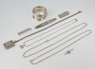 A silver pendant and minor silver jewellery, 100 grams 
