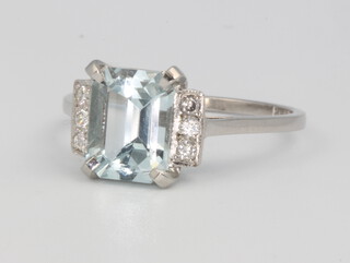 A platinum aquamarine and diamond ring, the centre stone approx. 2.15ct flanked by 3 brilliant diamonds approx. 0.12ct, size M 