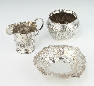 An Edwardian repousse silver cream jug Chester 1901, a bowl and bon bon dish, 150 grams 