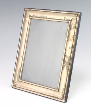 A modern rectangular silver photograph frame 23cm x 18cm 

