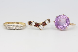 Three 9ct yellow gold gem set rings sizes I, J and M, 8 grams 