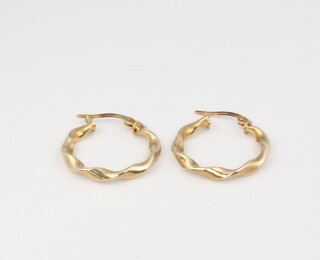 A pair of 9ct yellow gold twist hoop earrings 0.9 grams 