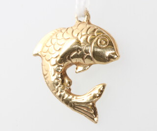 A 9ct yellow gold fish charm 1.3 grams