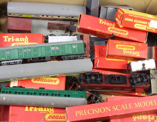 A quantity of Triang OO gauge rolling stock 